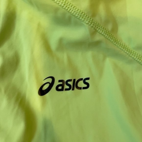 Asics Active Top with Silver Reflection Fabric on Shoulders - Size Medium - Picture 8 of 10